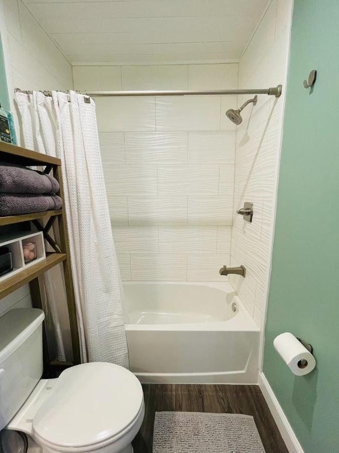 Coastal Chic Suite With Kitchenette And Private Entrance St. Petersburg Exteriér fotografie